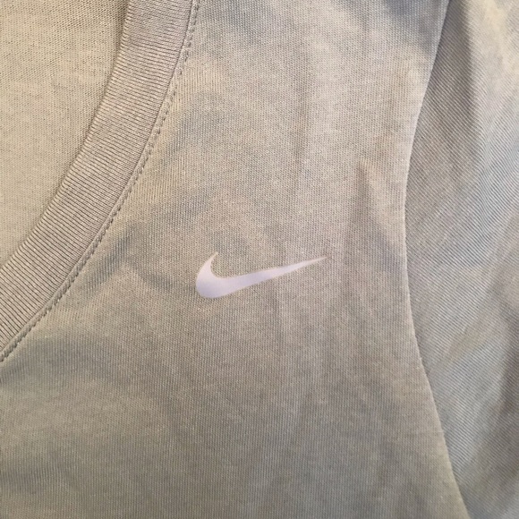 Nike v neck tee! - Picture 1 of 3
